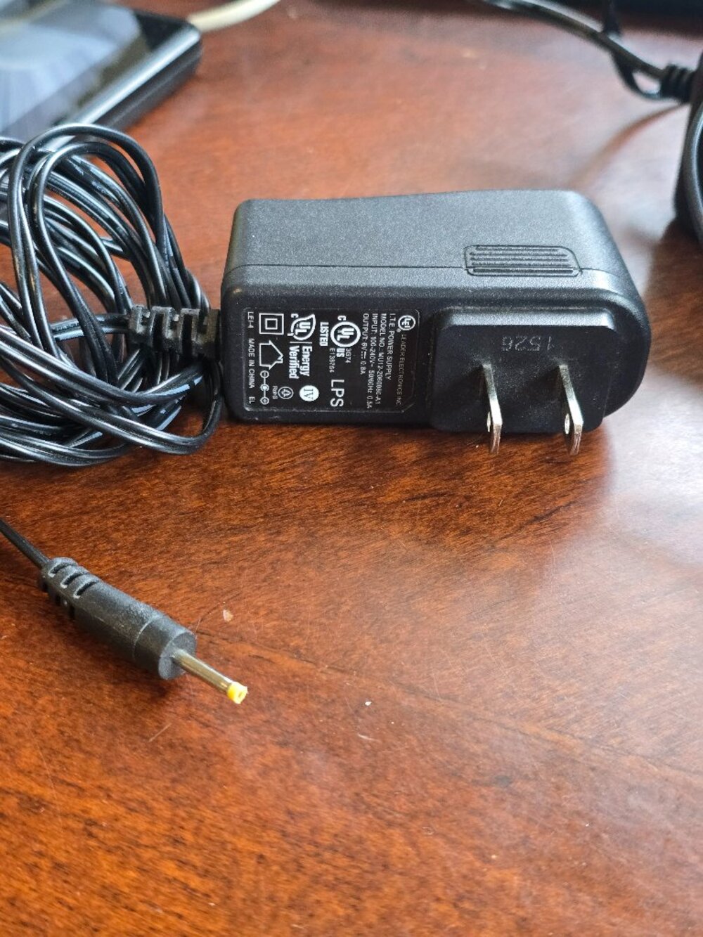 Leader Electronics Inc. I.T.E. Power Supply MU12-2060080-A1 I: 100-240V O: 6V.